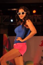 at the Launch of Bata shoes in Trident, Mumbai on 27th May 2013 (109).JPG